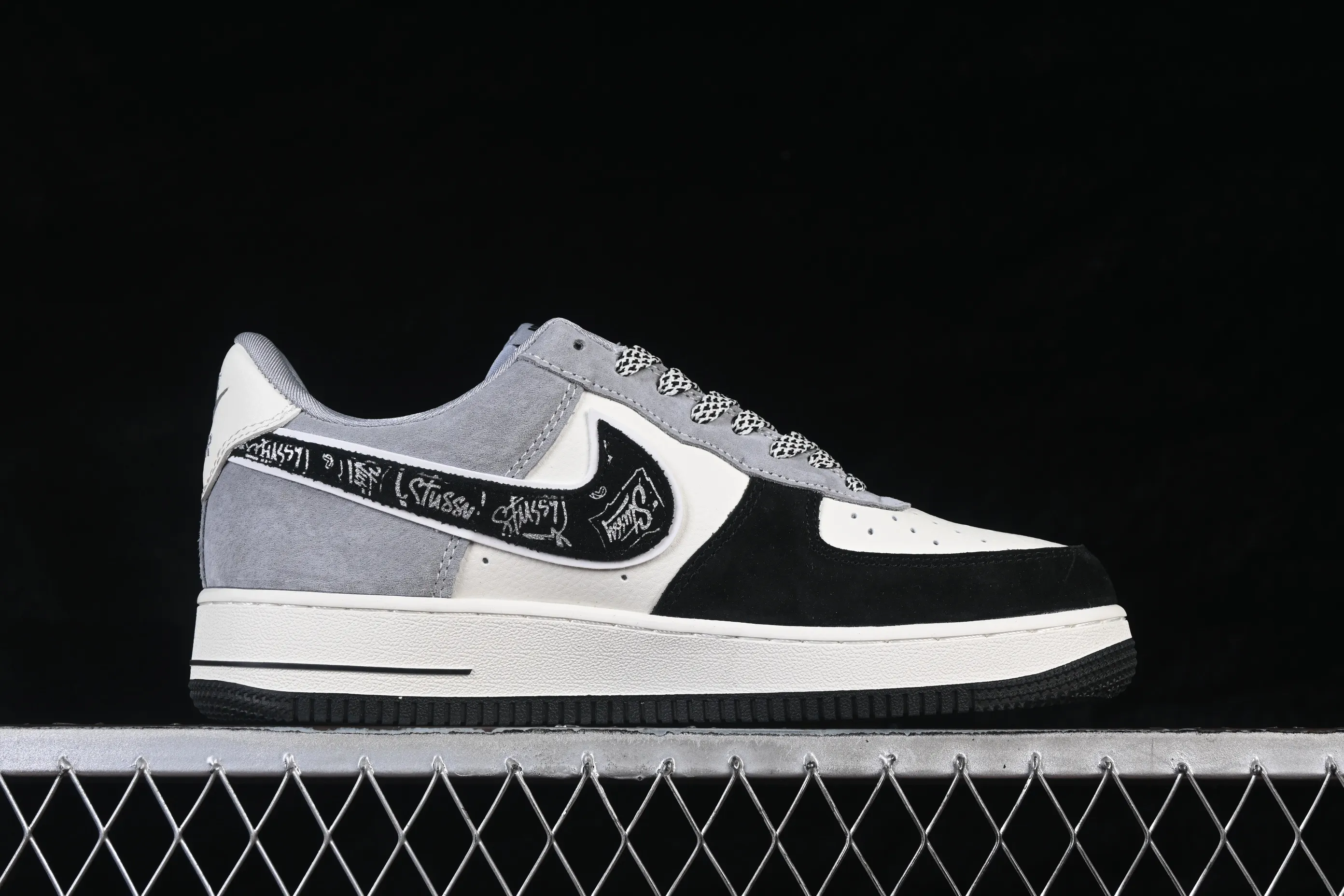 All categories Nk Air Force 1 Air Force series Nk Air Force 1 Low Air Force low-top Nike Air Force 1'07 Low Black and white gray Air Force 1 low-top casual sneakers SS1979-013